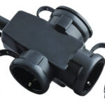 Prenosna prikljucnica trostruka sa poklopcem crna 2/212-0156